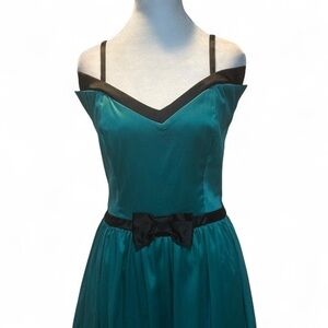 Pin Up Emerald Green 1950 Style Dress Sz Large P-P 18” L 36”